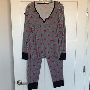 Victoria's Secret Black & White Houndstooth Pajama Top bottom Red Heart Print